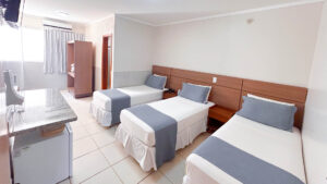 Cedro Hotel - Quarto Triplo solteiro (9)